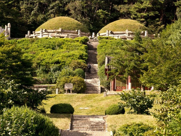 Tomb of King Kongmin, Kaesong, North Korea